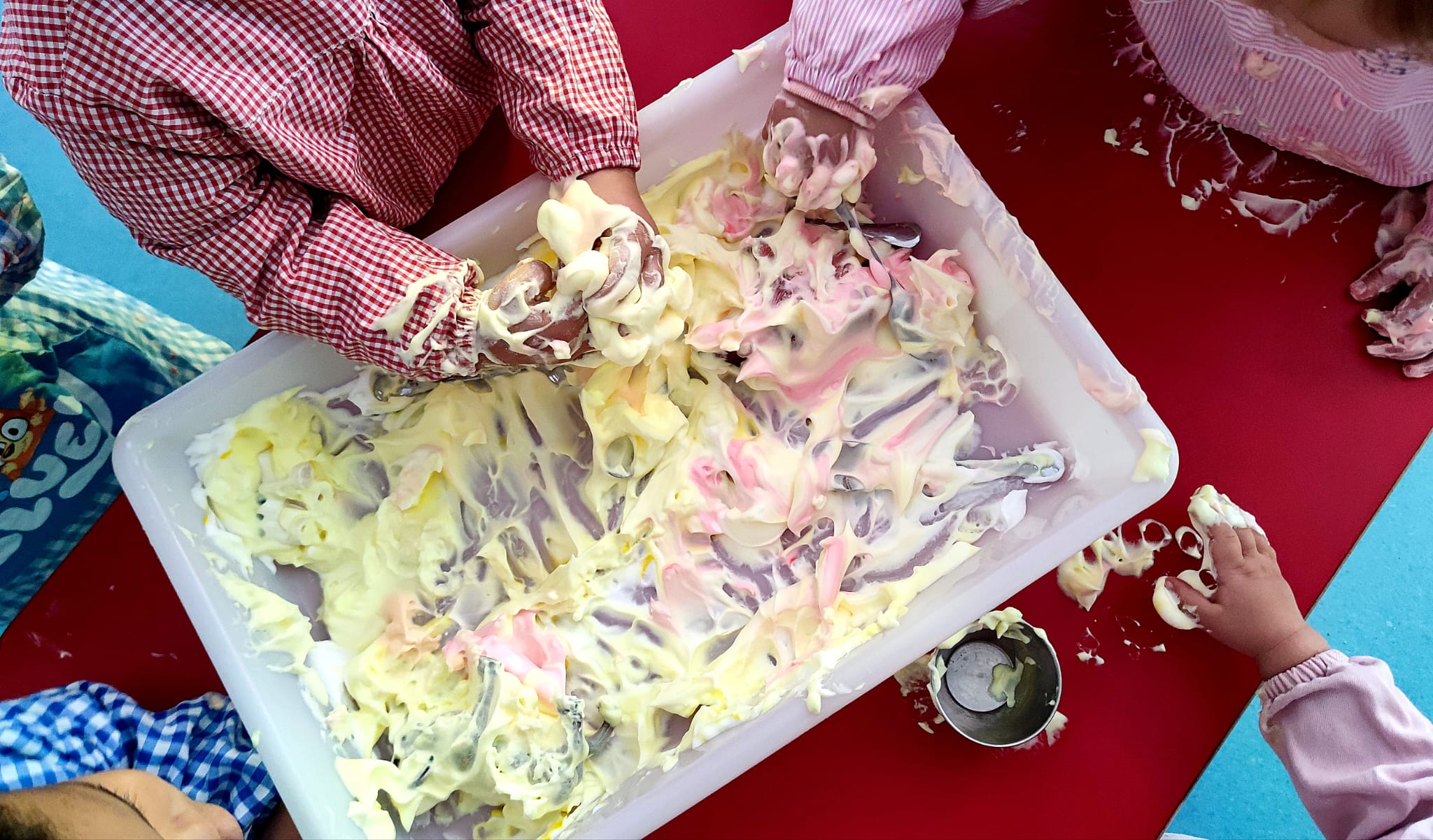 coordinacion-oculo-manual-actividad-espuma-colores