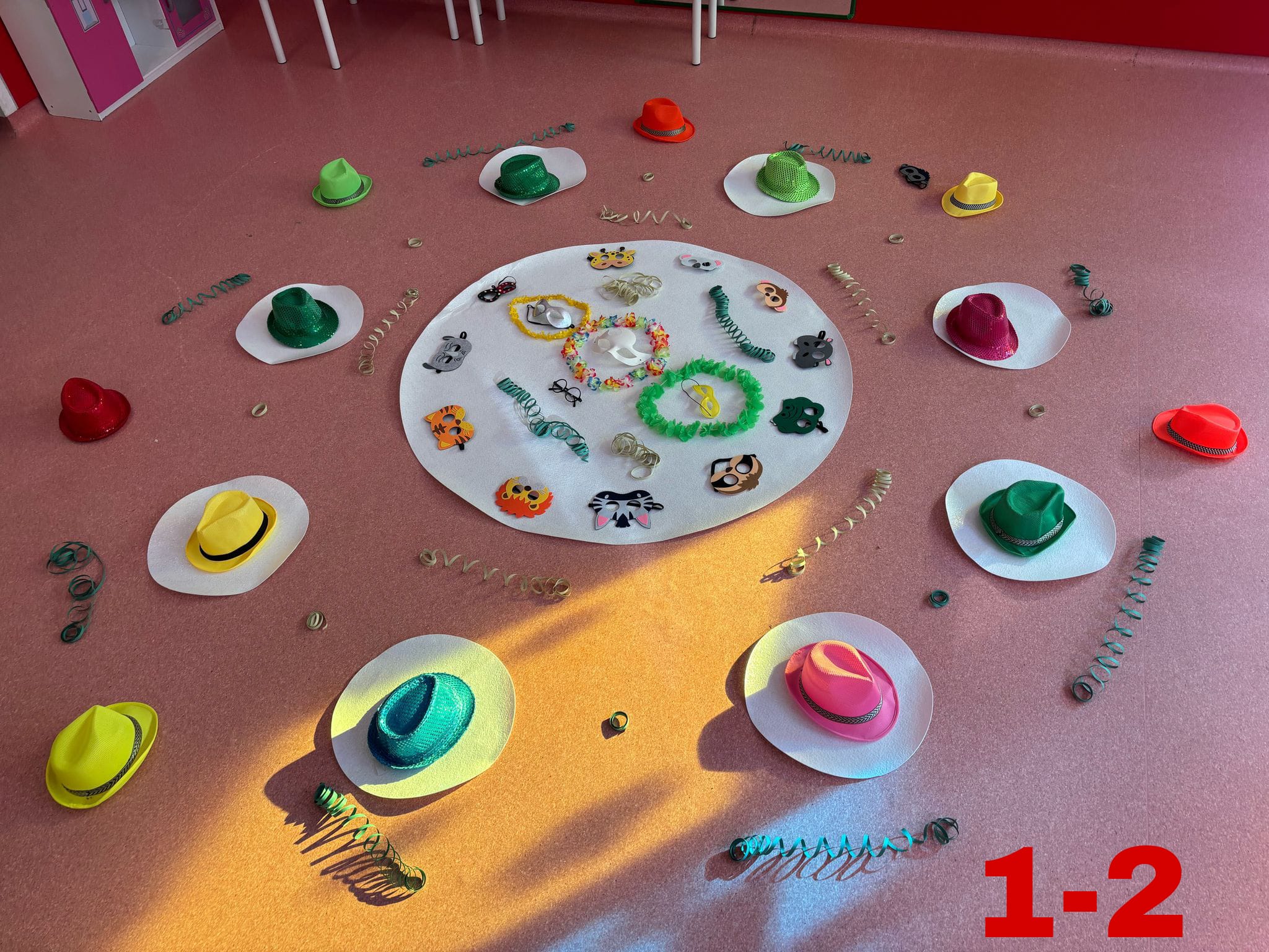 instalacion-juego-simbolico-disfraces-carnaval-infantil